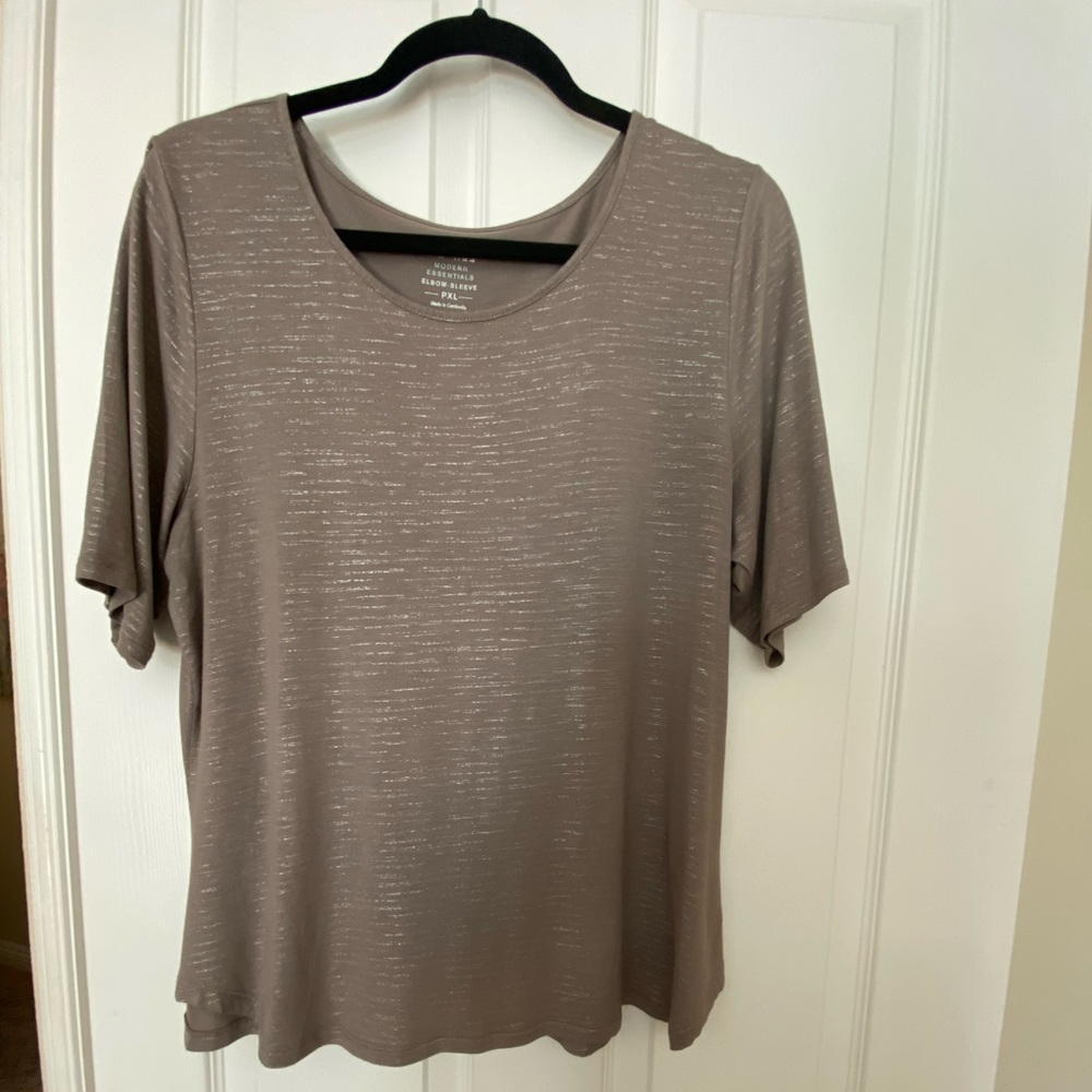 NWOT APT 9 light knit rounded hem